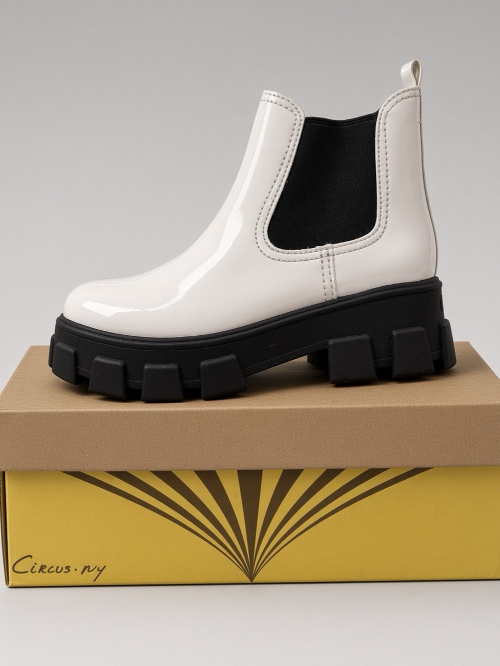 Circus NY Darielle White Patent Lug Chelsea Boot US 8 H1412 017117487037